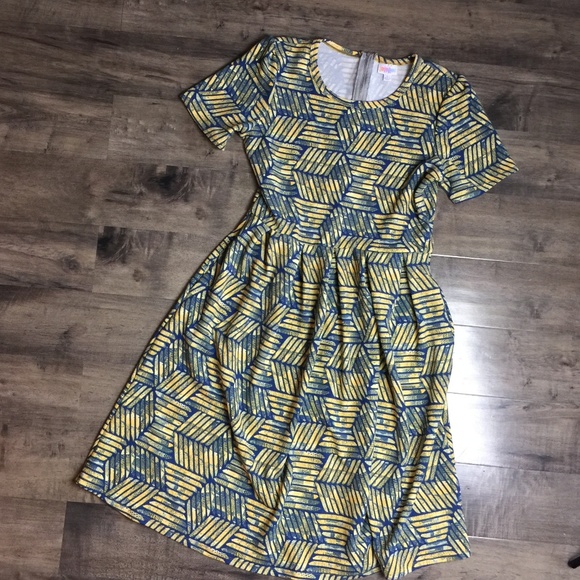 LuLaRoe Dresses & Skirts - LulaRoe Amelia Dress